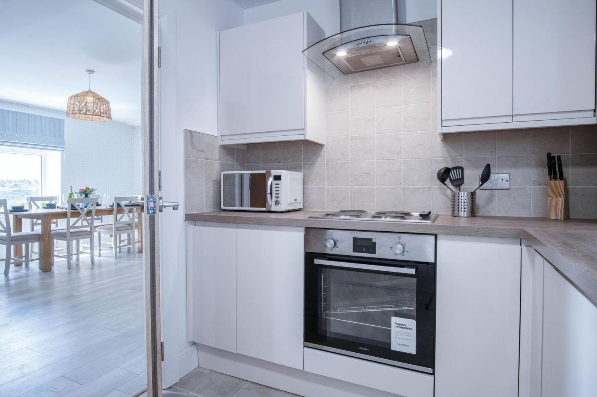 Haven View - 2 Bedroom Apartment - ميلفورد هافن المظهر الخارجي الصورة