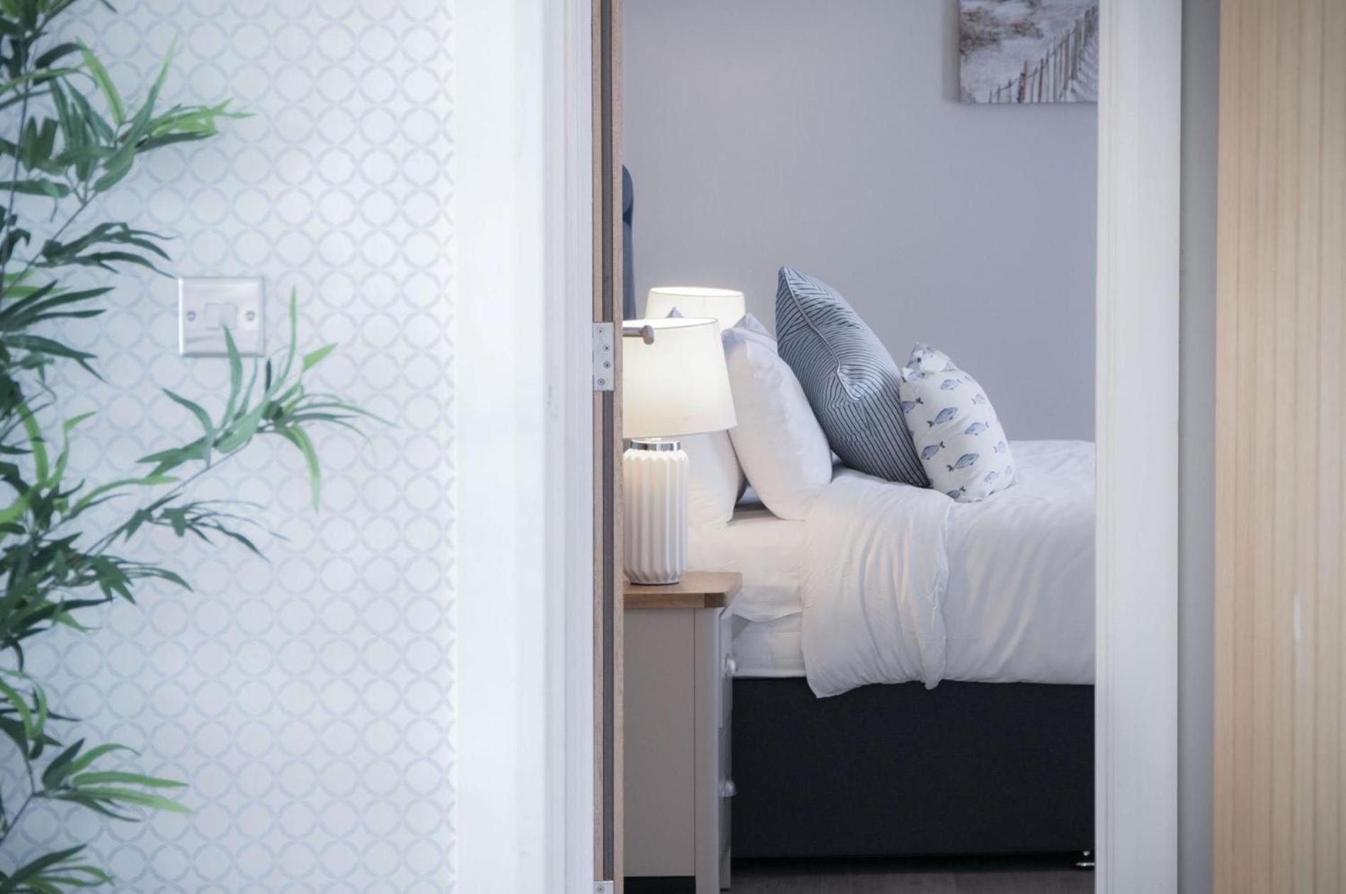 Haven View - 2 Bedroom Apartment - ميلفورد هافن المظهر الخارجي الصورة