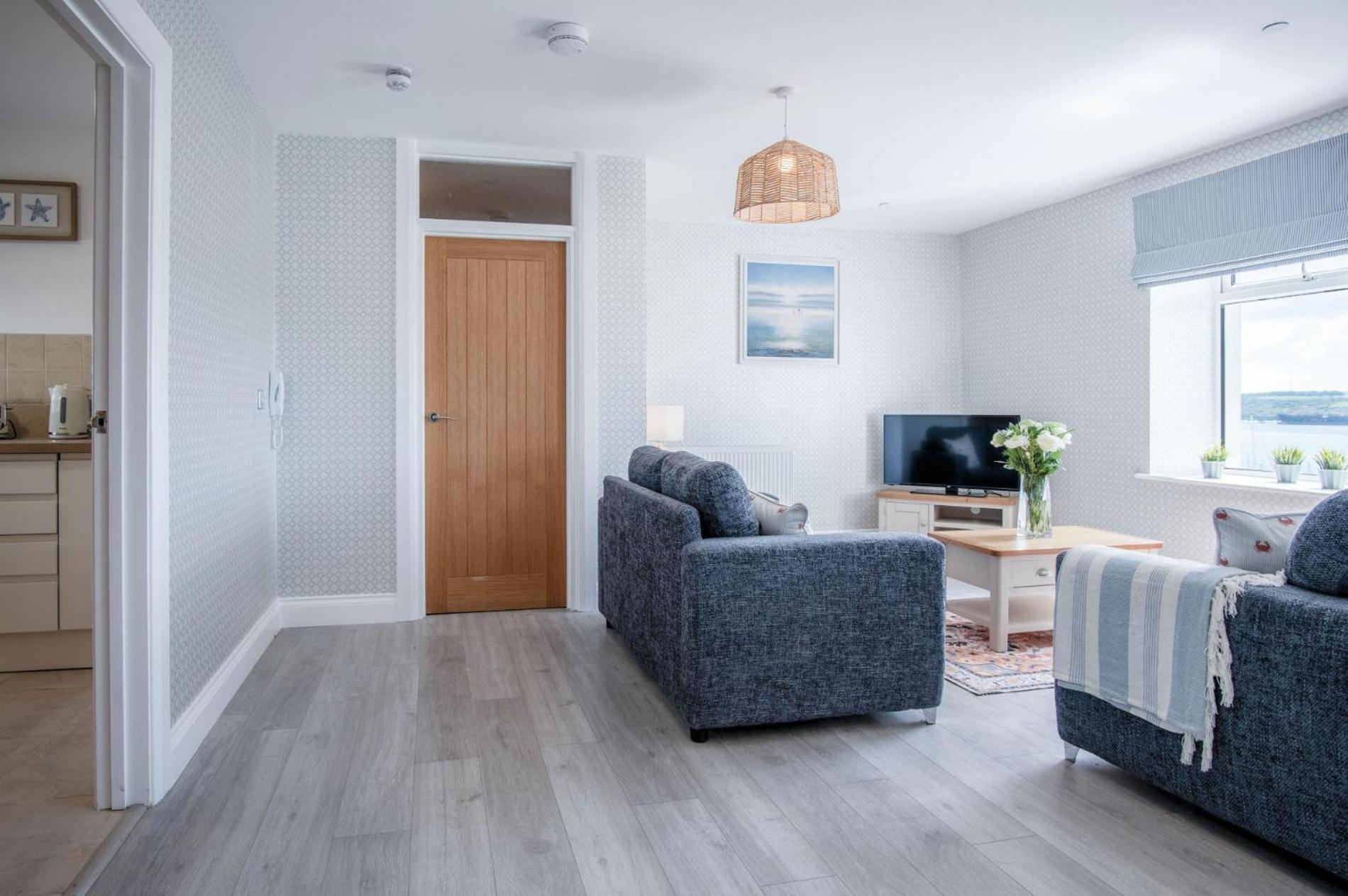 Haven View - 2 Bedroom Apartment - ميلفورد هافن المظهر الخارجي الصورة